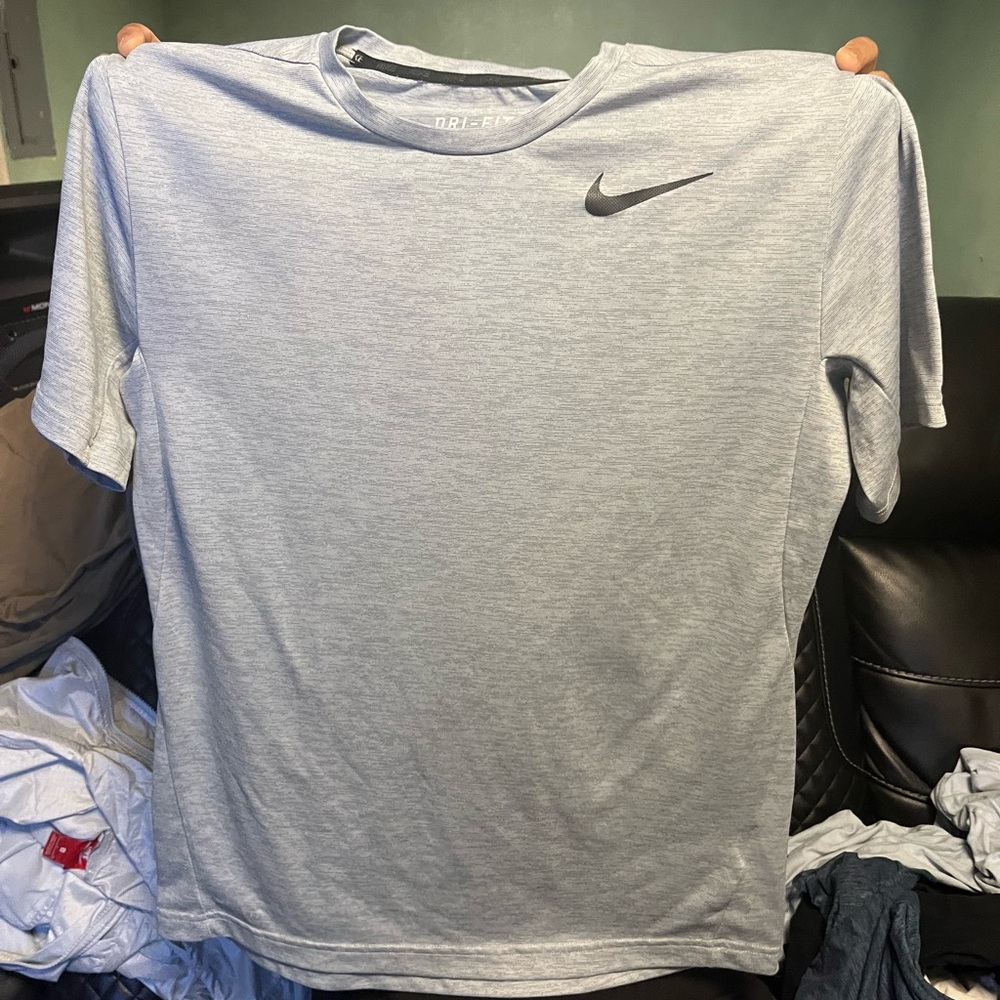 Brand new Nike shirt a medium size